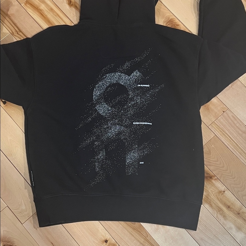 ON Running Club Hoodie - Picture 7 of 7
